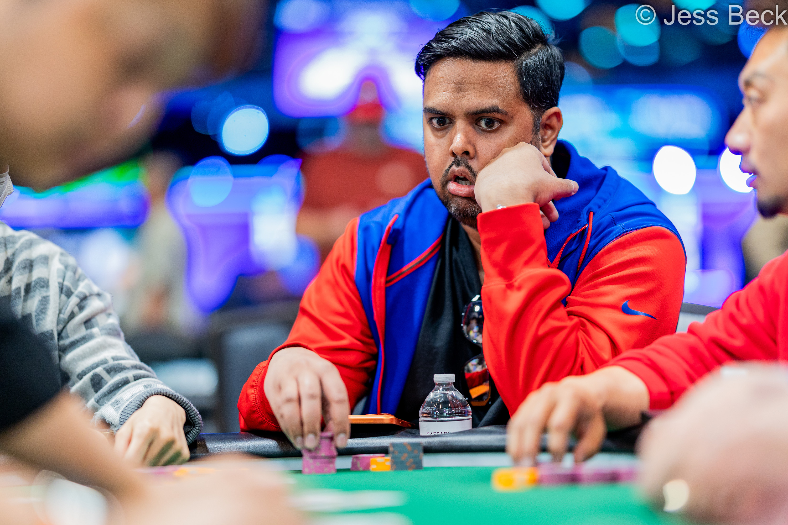 WSOP 主赛事泡沫期上演“清一色”VS“葫芦”的世纪对决 - BG百家乐